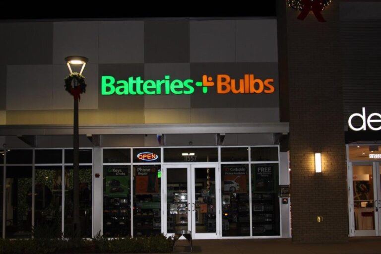 DISCOVER THE BENEFITS OF ILLUMINATED BUSINESS SIGNS